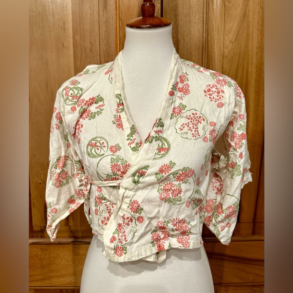 Seraph Cropped Kimono Top - Pink/Green Floral on Cream - EUC - est XS.